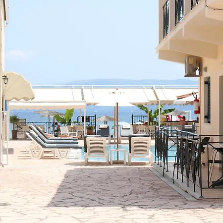 Stavros On The And Hotel *