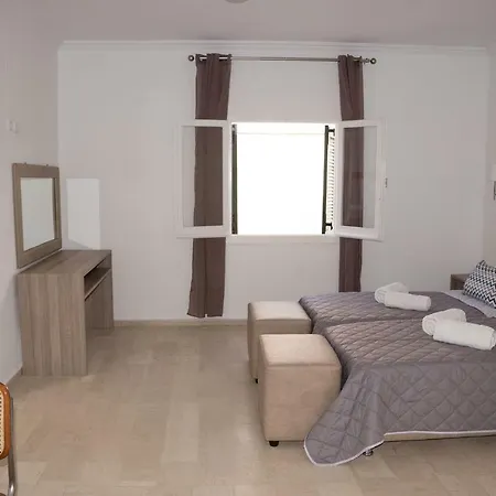 Stavros On The * Kávos