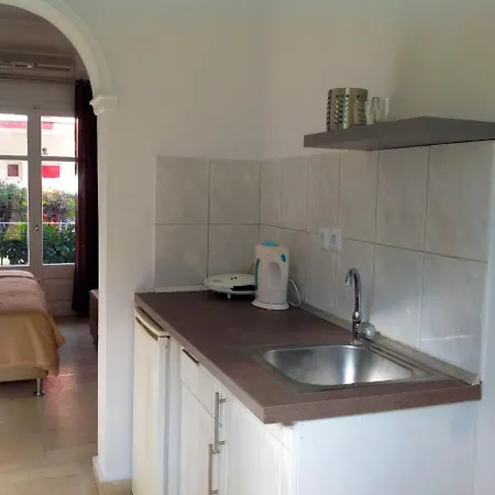 Stavros On The Hotel *